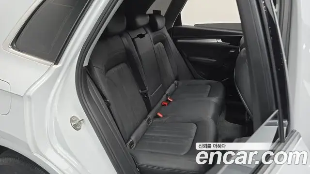 Audi Q5 2020 — Şəkil 13/33