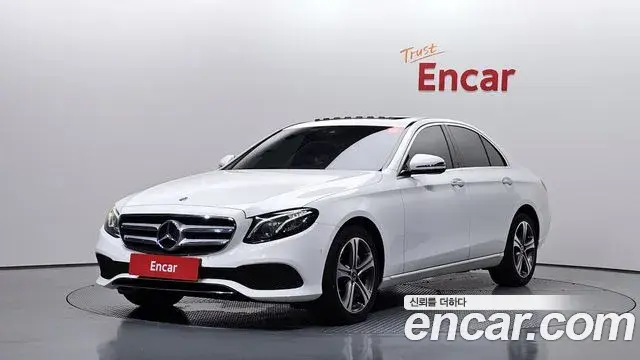 Mercedes-Benz E-Class 2018 — Photo 11/20