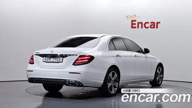 Mercedes-Benz E-Class 2018 — Photo 2/20