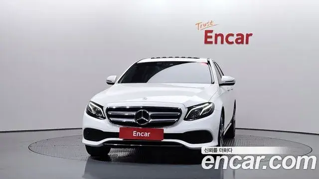 Mercedes-Benz E-Class 2018 — Photo 7/20