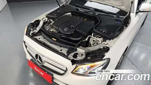 Mercedes-Benz E-Class 2018 — Photo 16/20