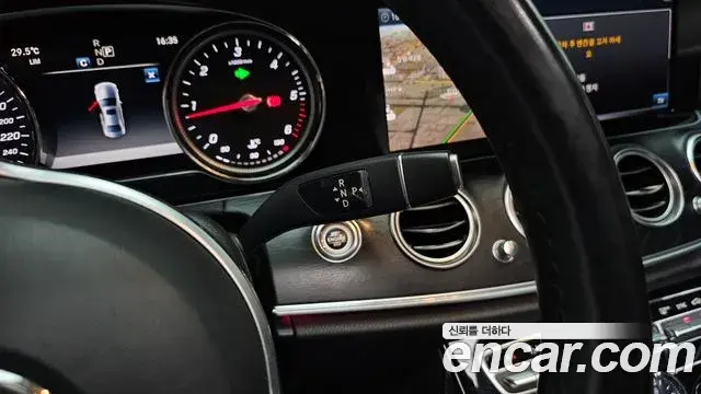 Mercedes-Benz E-Class 2018 — Photo 18/20