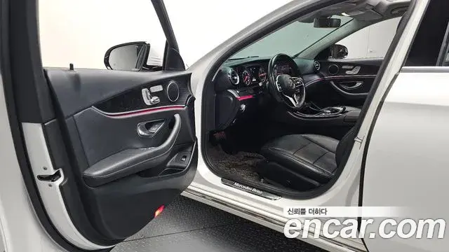 Mercedes-Benz E-Class 2018 — Photo 5/20