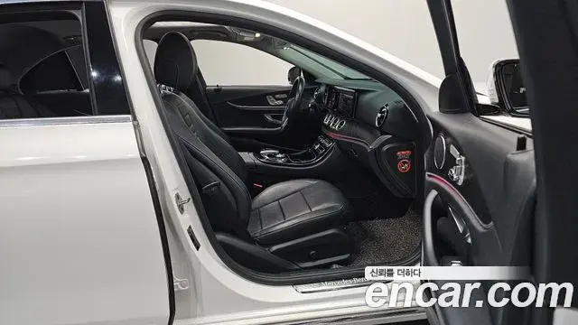 Mercedes-Benz E-Class 2018 — Photo 6/20