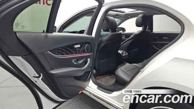 Mercedes-Benz E-Class 2018 — Photo 13/20