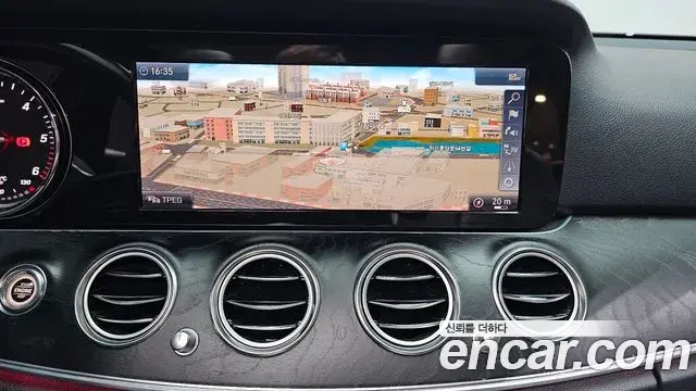 Mercedes-Benz E-Class 2018 — Photo 14/20