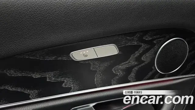 Mercedes-Benz E-Class 2018 — Photo 19/20