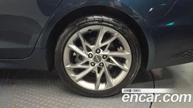 Genesis G70 2021 — ფოტო 14/32