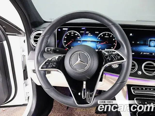 Mercedes-Benz E-Class 2023 — Фото 12/20