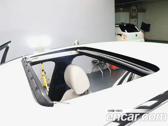 Mercedes-Benz E-Class 2023 — Фото 19/20