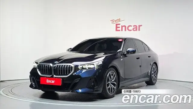 BMW 5 Series 2025 — ფოტო 17/36