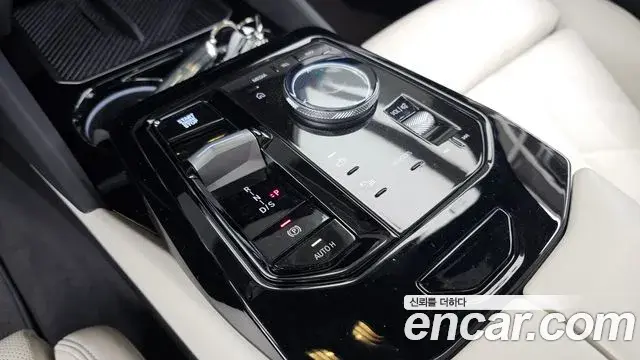 BMW 5 Series 2025 — ფოტო 36/36