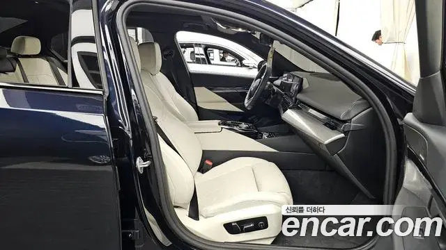 BMW 5 Series 2025 — ფოტო 19/36