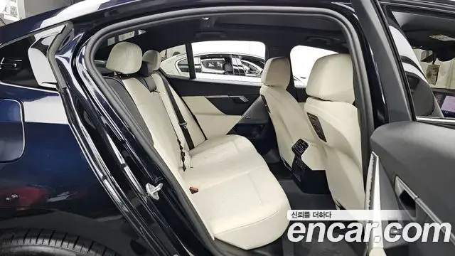 BMW 5 Series 2025 — ფოტო 32/36