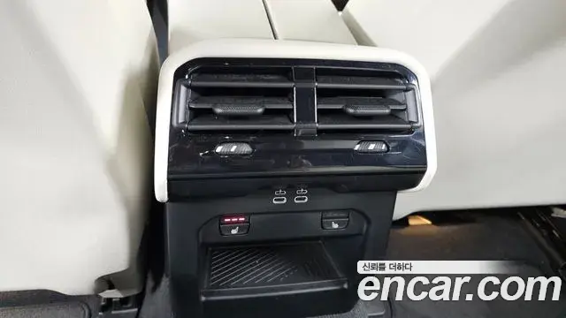 BMW 5 Series 2025 — ფოტო 24/36
