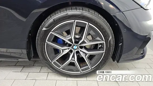BMW 5 Series 2025 — ფოტო 11/36