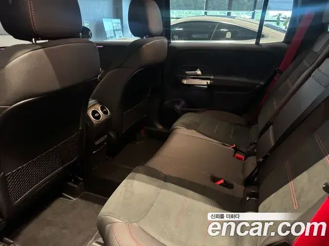 Mercedes-Benz GLB-Class 2026 — Фото 12/20