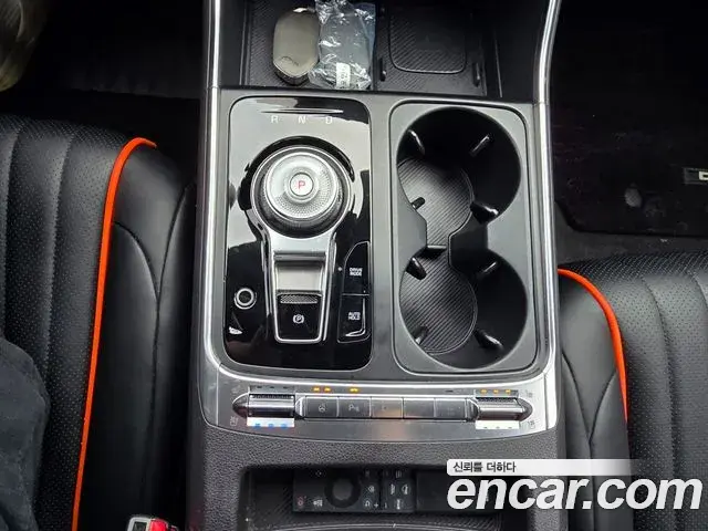 Kia Carnival 2024 — Şəkil 17/20