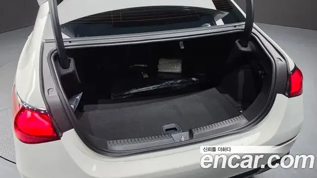 Mercedes-Benz E-Class 2025 — Şəkil 27/31