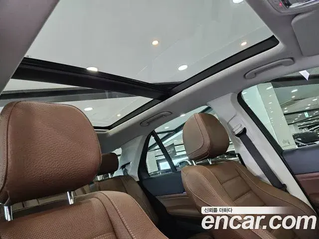 Mercedes-Benz GLE-Class 2025 — Photo 2/16