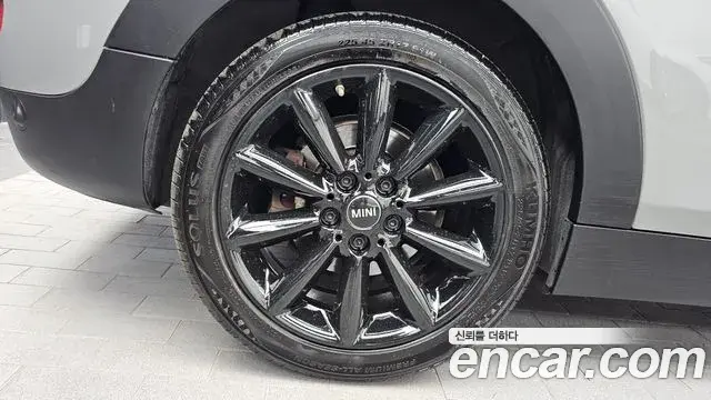 Mini Cooper D Clubman 2021 — Photo 18/33