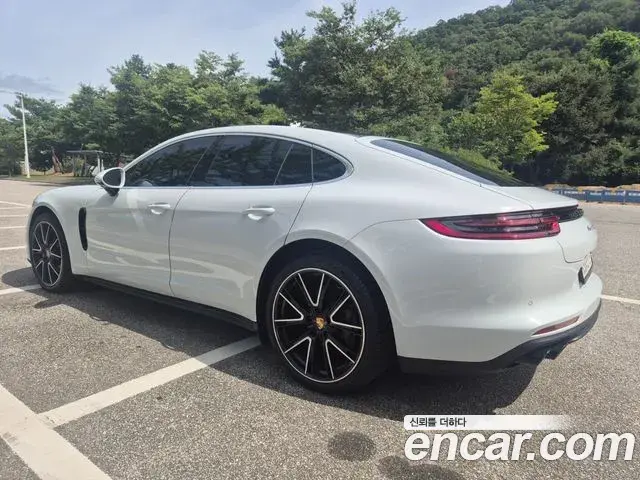 Porsche Panamera 2018 — ფოტო 11/15