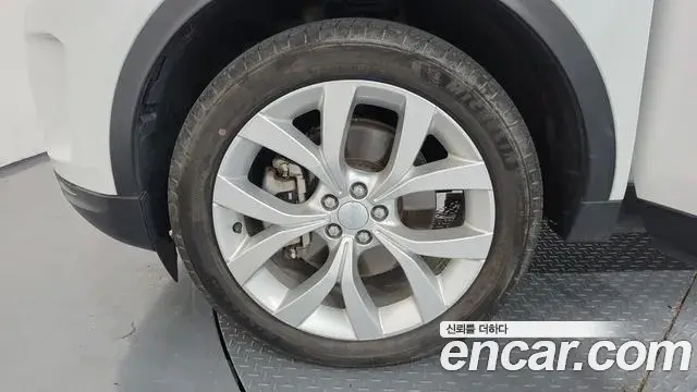 Land Rover Discovery Sport 2022 — ფოტო 7/37