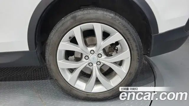 Land Rover Discovery Sport 2022 — ფოტო 27/37