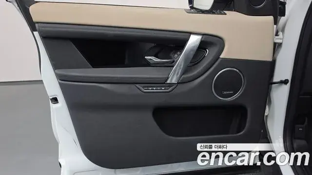 Land Rover Discovery Sport 2022 — ფოტო 29/37