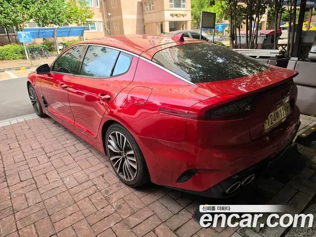 Kia Stinger 2019 — Фото 1/10