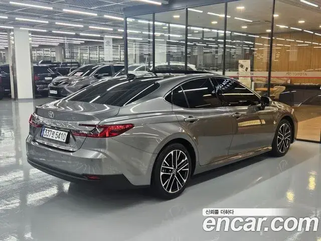 Toyota Camry 2025 — Şəkil 14/19