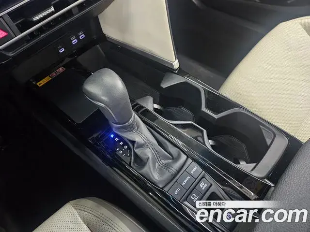 Toyota Camry 2025 — Şəkil 11/19