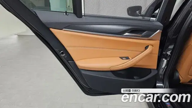 BMW 5 Series 2023 — Şəkil 21/31