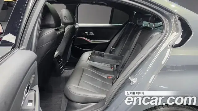 BMW 3 Series 2025 — Photo 11/20