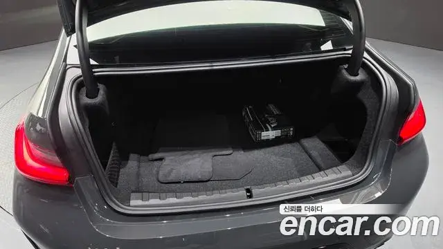 BMW 3 Series 2025 — Photo 16/20