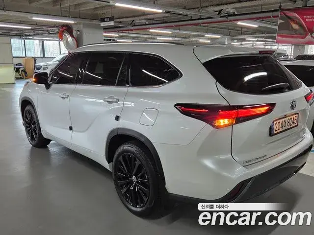 Toyota Highlander 2024 — ფოტო 14/20