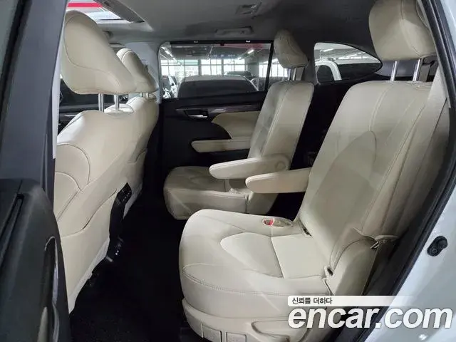 Toyota Highlander 2024 — ფოტო 18/20