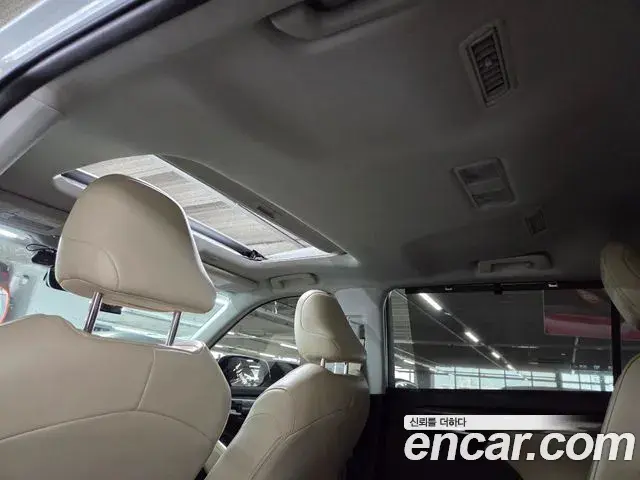 Toyota Highlander 2024 — ფოტო 8/20