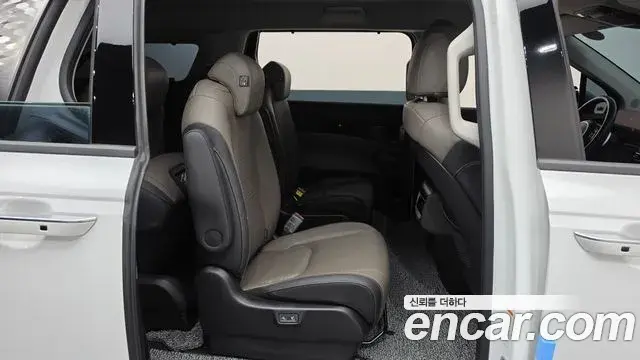 Kia Carnival 2024 — Şəkil 34/39