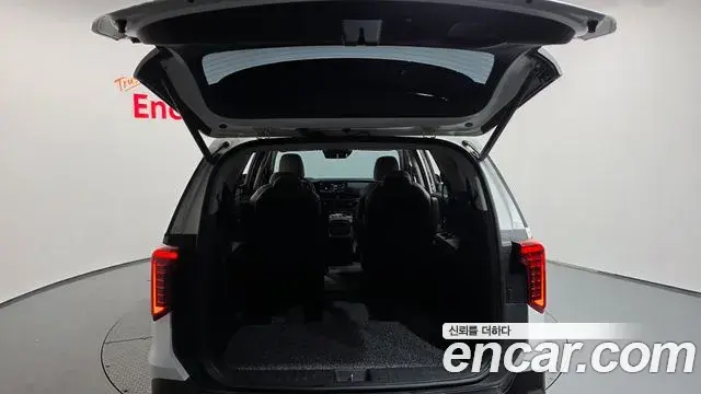 Kia Carnival 2024 — Şəkil 36/39