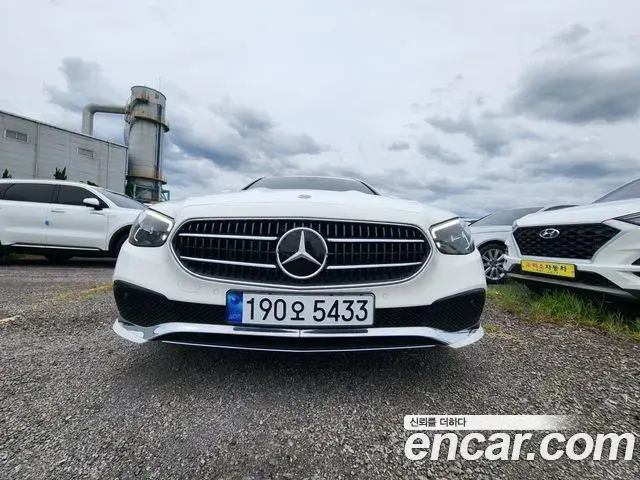 Mercedes-Benz E-Class 2021 — Фото 18/18