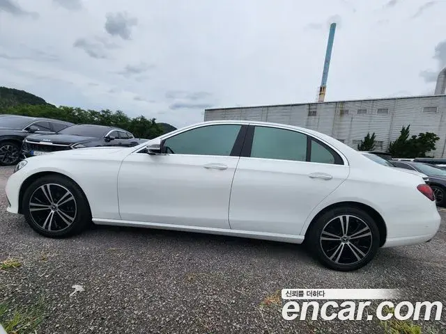 Mercedes-Benz E-Class 2021 — Фото 4/18