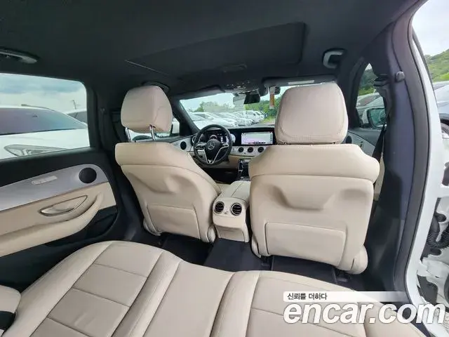 Mercedes-Benz E-Class 2021 — Фото 9/18