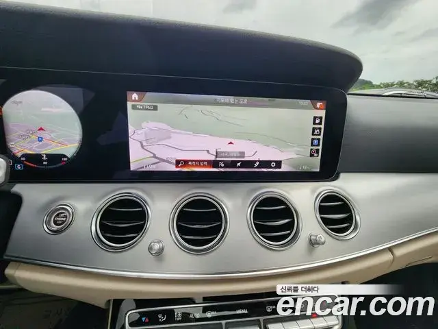 Mercedes-Benz E-Class 2021 — Фото 13/18