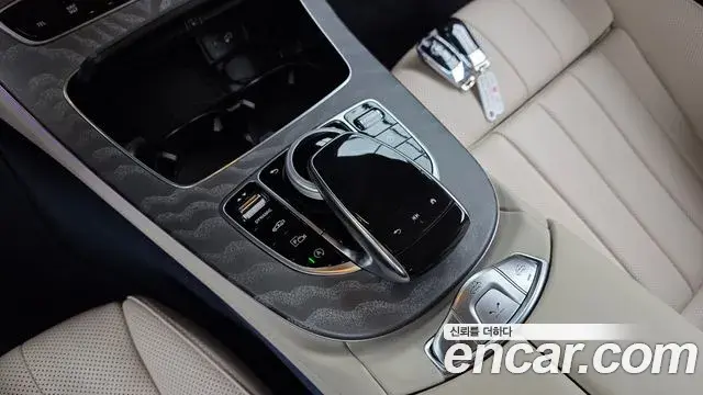 Mercedes-Benz E-Class 2023 — Фото 17/20