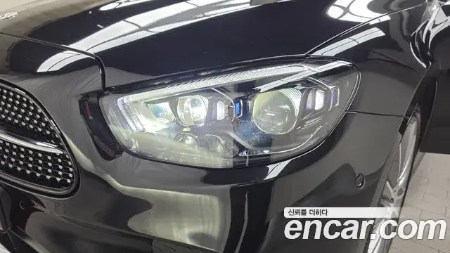 Mercedes-Benz E-Class 2023 — ფოტო 23/32