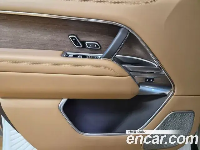 Land Rover Range Rover 2022 — Photo 18/20