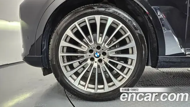 BMW X7 2021 — Photo 11/39