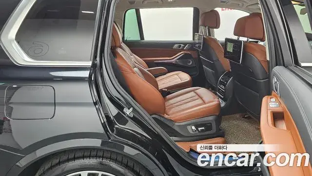 BMW X7 2021 — Photo 21/39