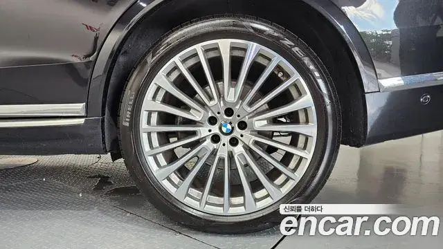 BMW X7 2021 — Photo 23/39